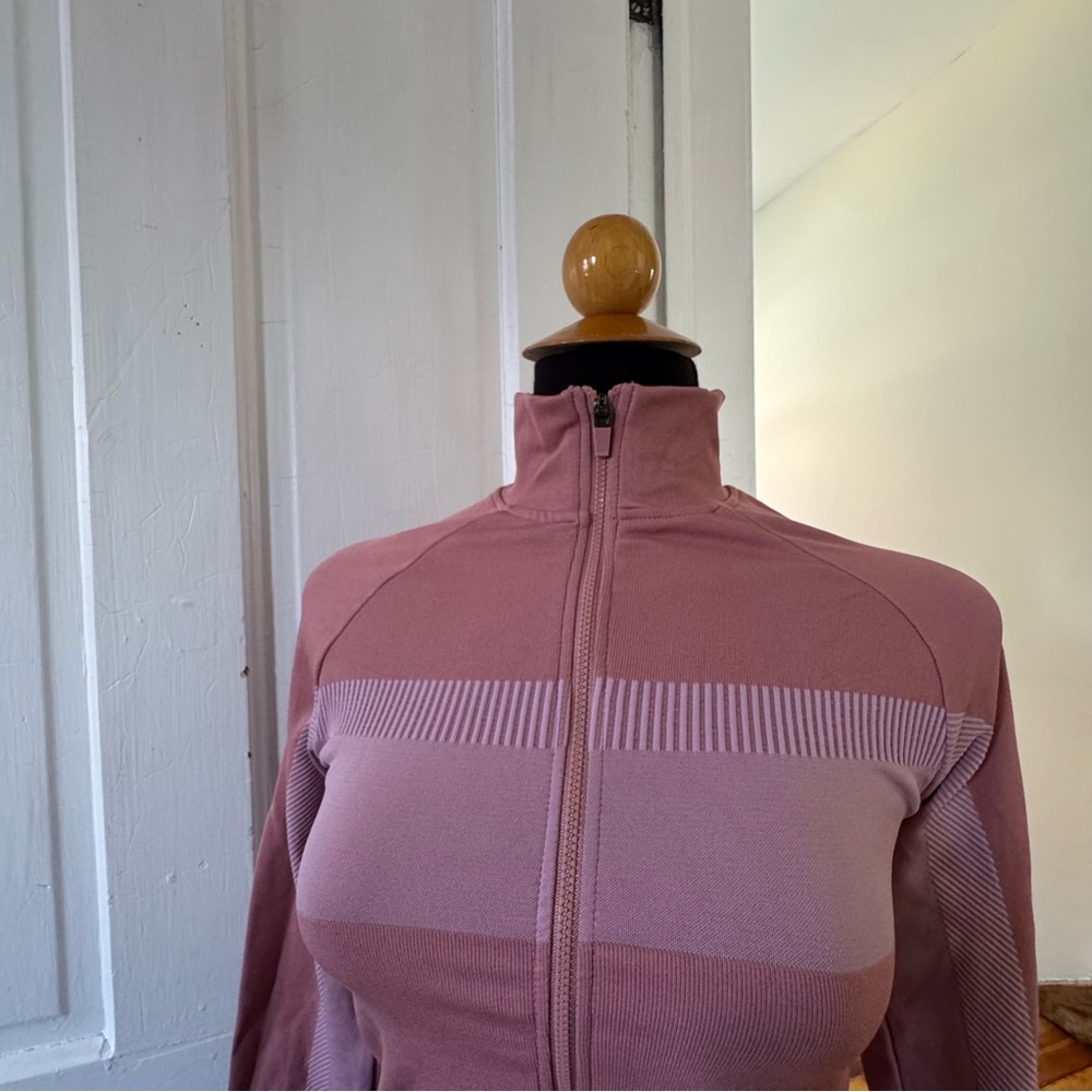 Fabletics cropped jacket - Picture 2 of 3
